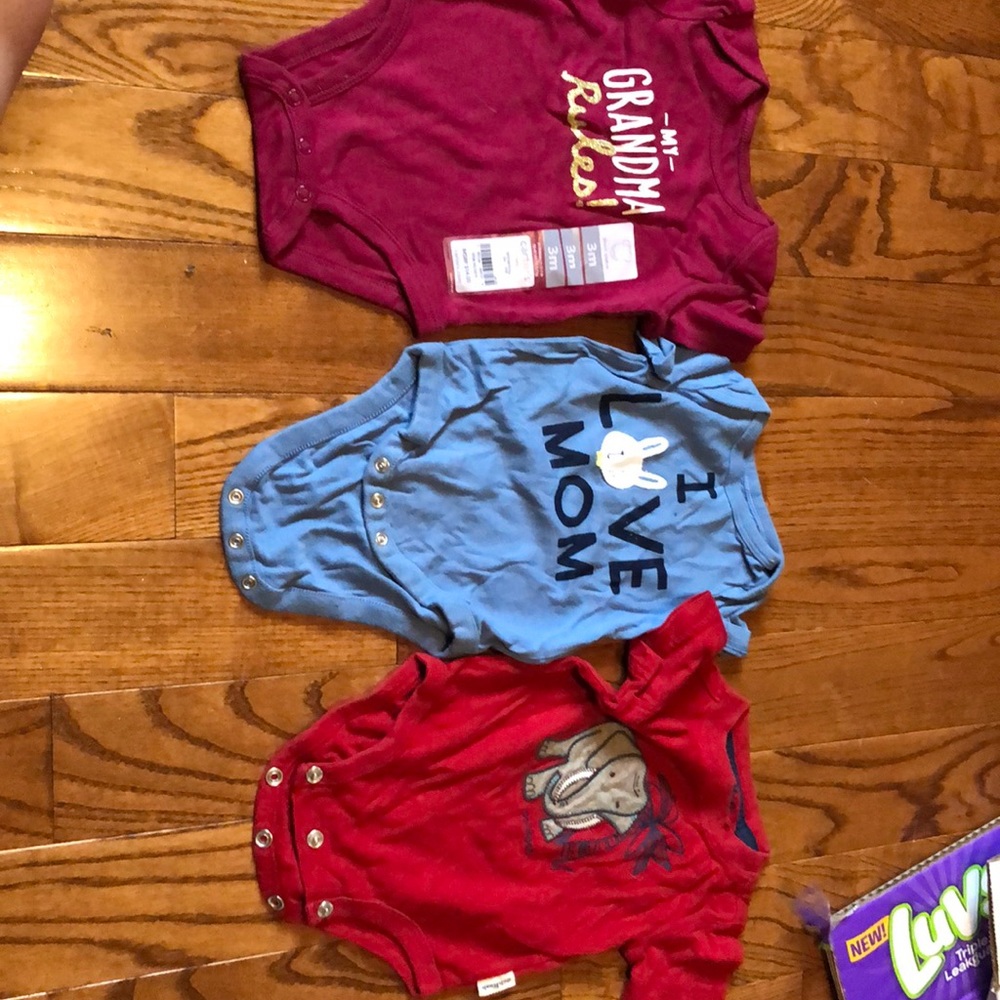 0-3 mo short sleeve boy bodysuit 17 in lot